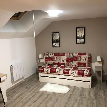Au Bout Du Bois Piscine Sauna Hammam Accessible En Saison Et Le Logement Accessible Toute L Annee 莱代塞尔 外观 照片