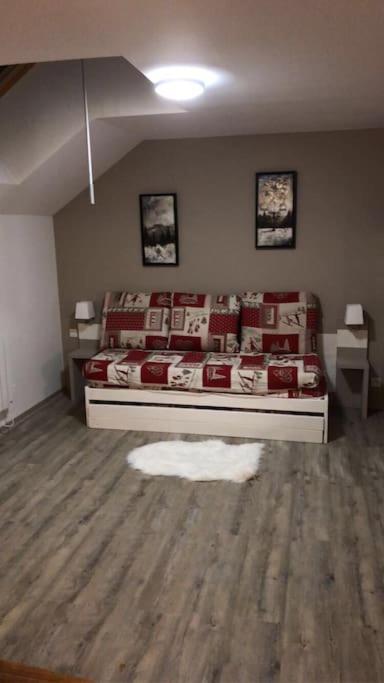 Au Bout Du Bois Piscine Sauna Hammam Accessible En Saison Et Le Logement Accessible Toute L Annee 莱代塞尔 外观 照片